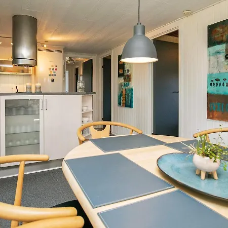 Three-bedroom Holiday In 21 بيت للعطل *