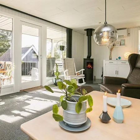 Three-bedroom Holiday In 21 * Blåvand