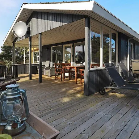 Three-bedroom Holiday In 21 Semesterbostad Blåvand