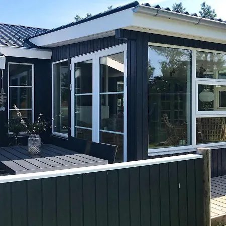 Three-bedroom Holiday In 21 * Blåvand