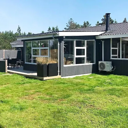 Three-bedroom Holiday In 21 *