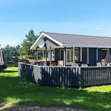 بيت للعطل Three-bedroom Holiday In 21