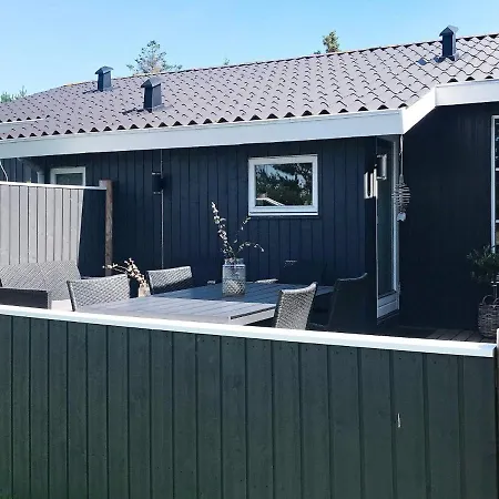 Semesterbostad Three-bedroom Holiday In 21