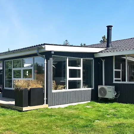 Three-bedroom Holiday In 21 بيت للعطل Blåvand