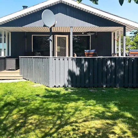 Three-bedroom Holiday In 21 *